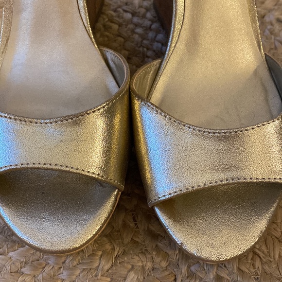 Guess Gold Wedge Sandals - Picture 6 of 7